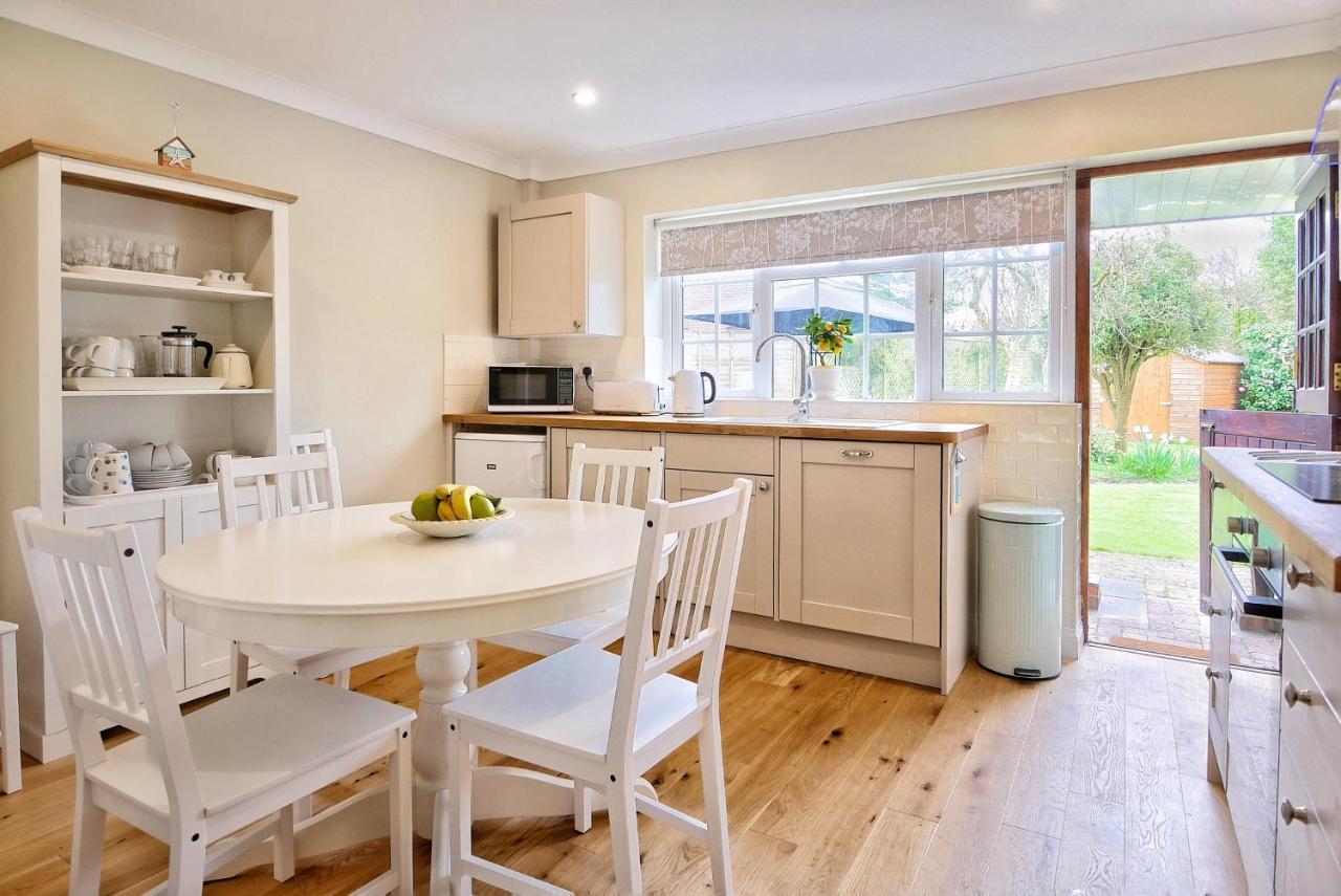'Bramley Fall Cottage' ' On Site Ev Point - Attached Cottage,3 Separate Bedrooms -1 On Ground Level, Sleeps 6, 2 Bathrooms, Sandy Wittering Beach 8Min Drive, Rural Location, Child Friendly, Small Breed Dog Friendly, Private Parking ชิชิสเตอร์ ภายนอก รูปภาพ