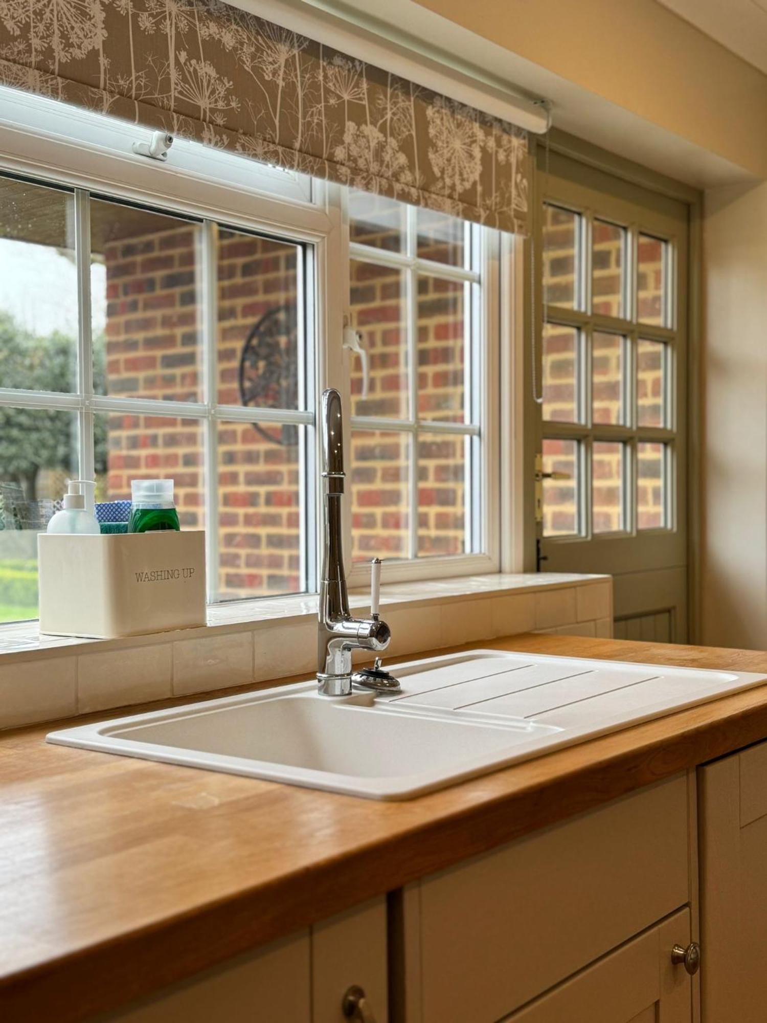 'Bramley Fall Cottage' ' On Site Ev Point - Attached Cottage,3 Separate Bedrooms -1 On Ground Level, Sleeps 6, 2 Bathrooms, Sandy Wittering Beach 8Min Drive, Rural Location, Child Friendly, Small Breed Dog Friendly, Private Parking ชิชิสเตอร์ ภายนอก รูปภาพ