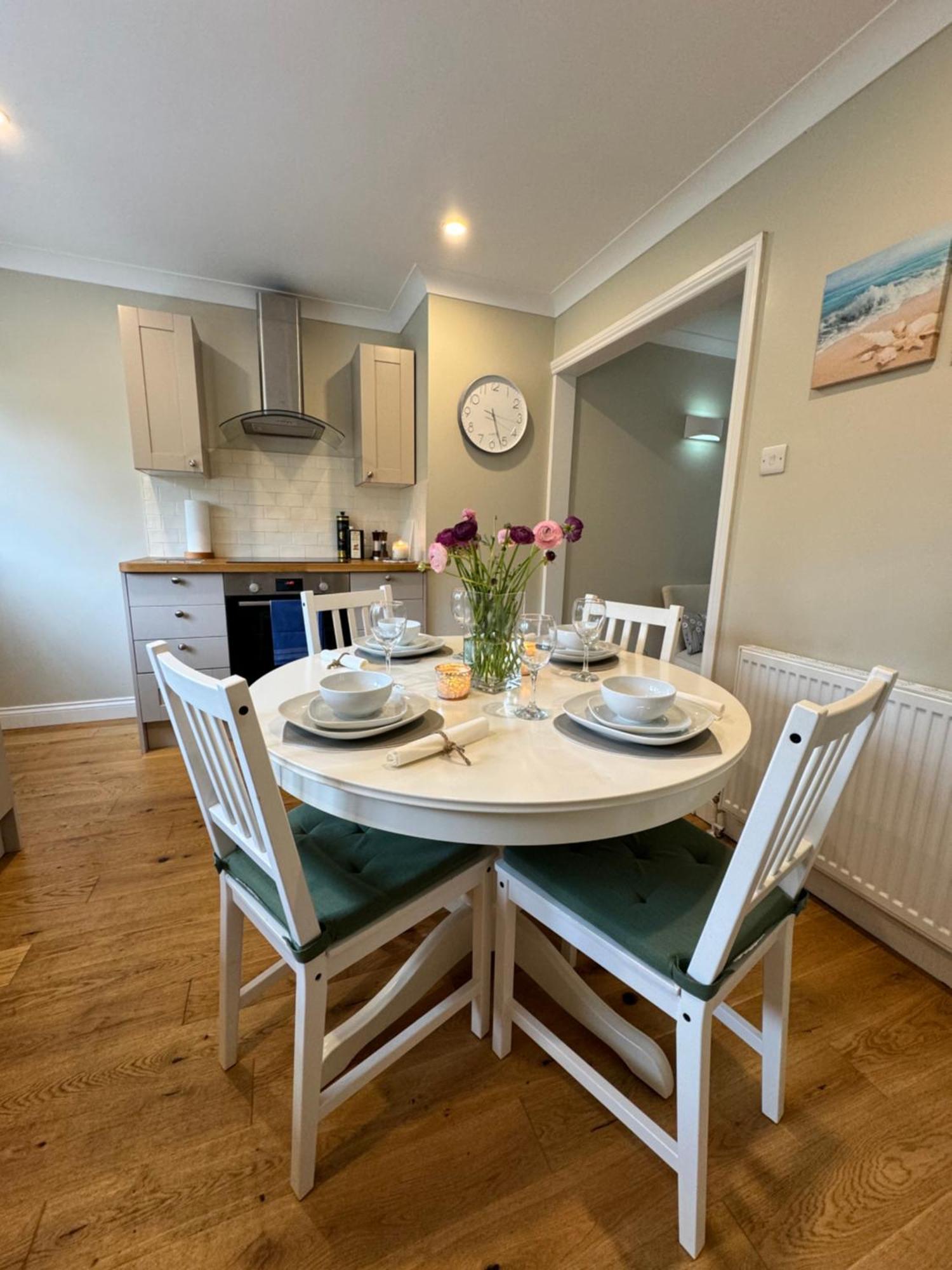 'Bramley Fall Cottage' ' On Site Ev Point - Attached Cottage,3 Separate Bedrooms -1 On Ground Level, Sleeps 6, 2 Bathrooms, Sandy Wittering Beach 8Min Drive, Rural Location, Child Friendly, Small Breed Dog Friendly, Private Parking ชิชิสเตอร์ ภายนอก รูปภาพ