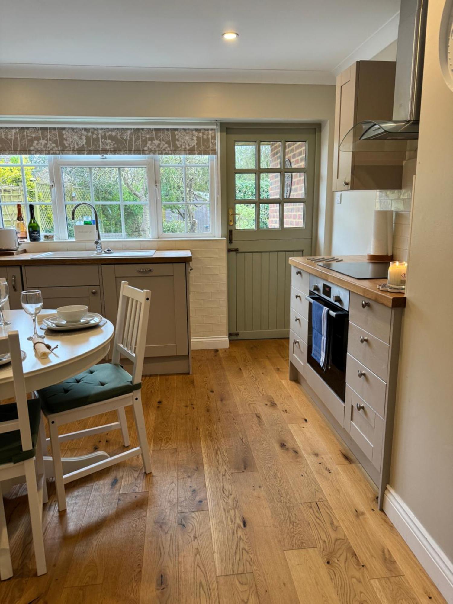 'Bramley Fall Cottage' ' On Site Ev Point - Attached Cottage,3 Separate Bedrooms -1 On Ground Level, Sleeps 6, 2 Bathrooms, Sandy Wittering Beach 8Min Drive, Rural Location, Child Friendly, Small Breed Dog Friendly, Private Parking ชิชิสเตอร์ ภายนอก รูปภาพ