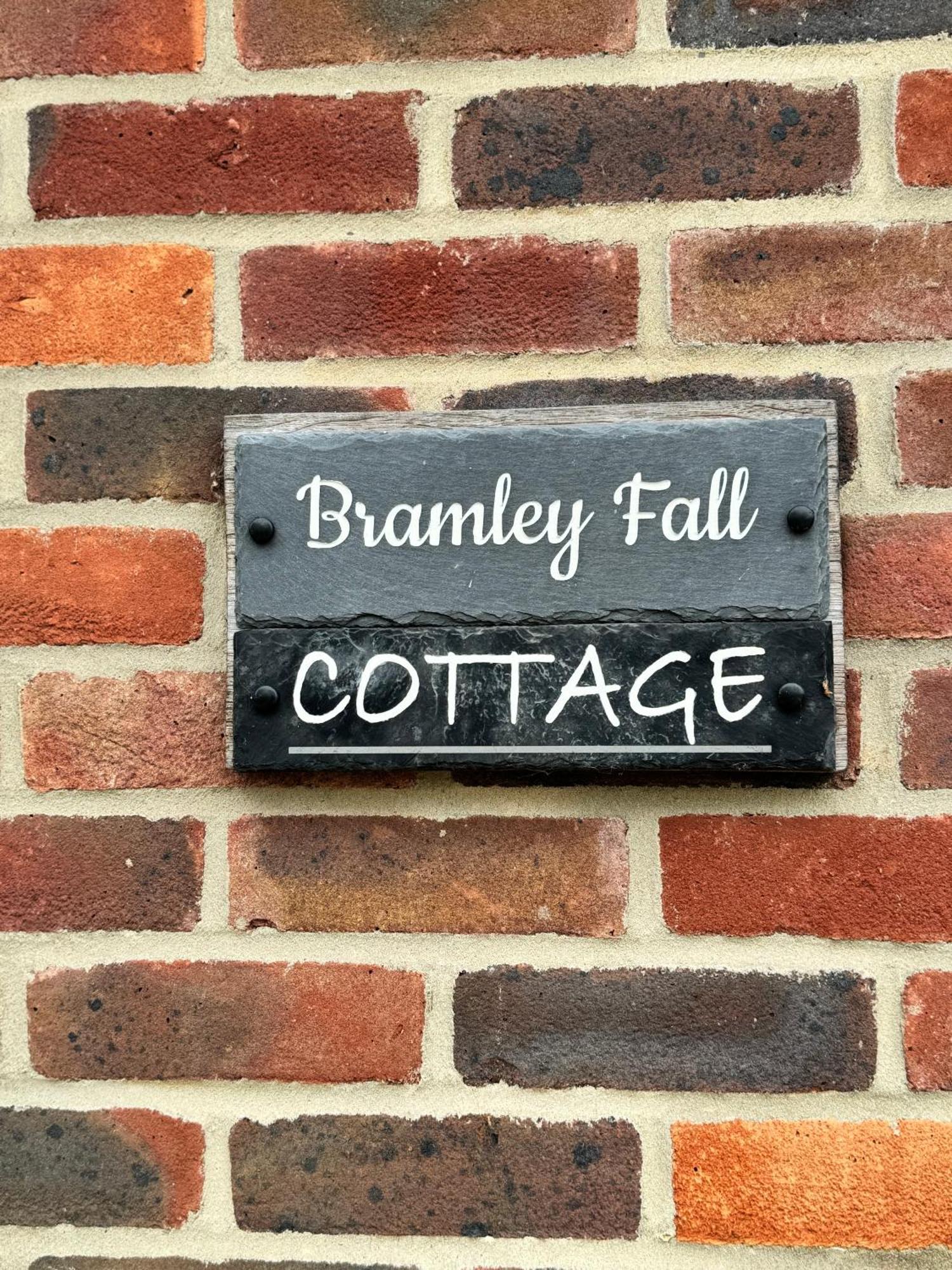 'Bramley Fall Cottage' ' On Site Ev Point - Attached Cottage,3 Separate Bedrooms -1 On Ground Level, Sleeps 6, 2 Bathrooms, Sandy Wittering Beach 8Min Drive, Rural Location, Child Friendly, Small Breed Dog Friendly, Private Parking ชิชิสเตอร์ ภายนอก รูปภาพ