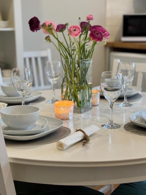 'Bramley Fall Cottage' ' On Site Ev Point - Attached Cottage,3 Separate Bedrooms -1 On Ground Level, Sleeps 6, 2 Bathrooms, Sandy Wittering Beach 8Min Drive, Rural Location, Child Friendly, Small Breed Dog Friendly, Private Parking ชิชิสเตอร์ ภายนอก รูปภาพ